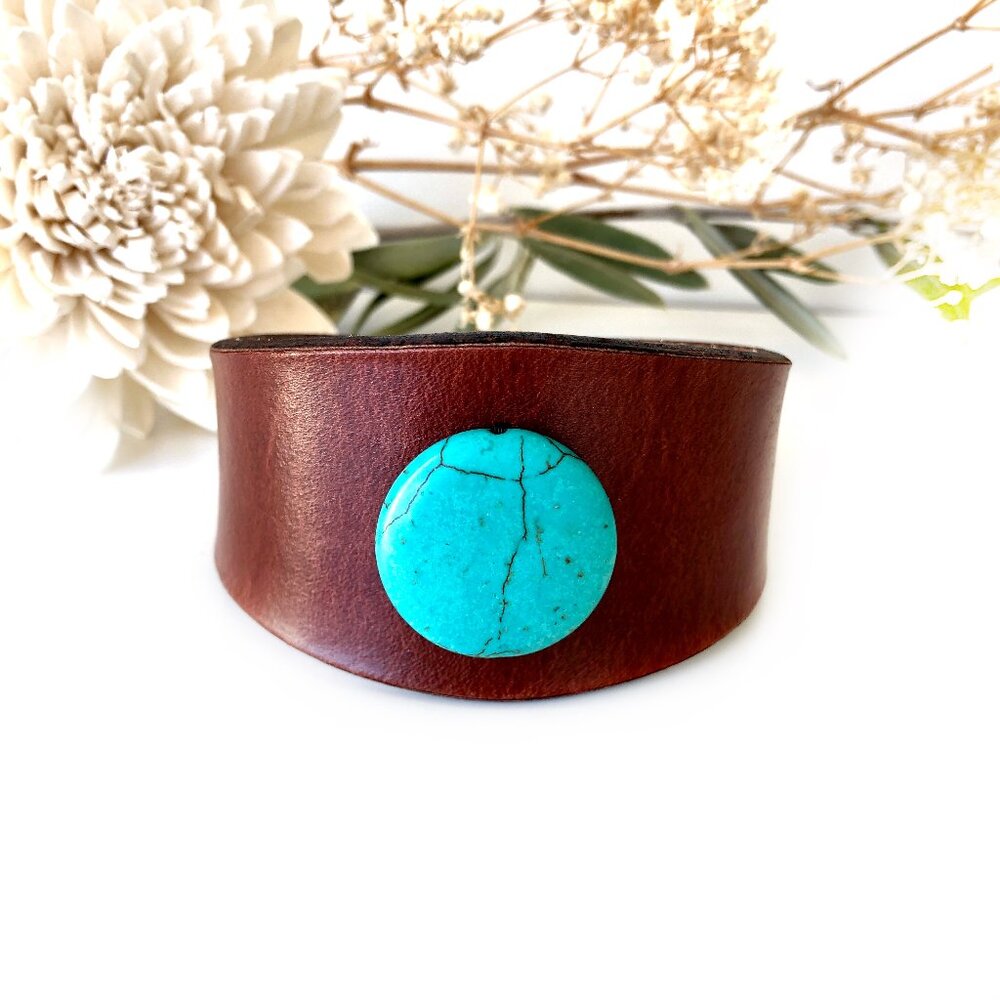 MishaGirl Handmade Boho Leather Cuff Bracelet: Turquoise Howlite Bead